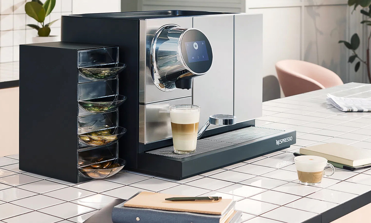 咖啡机 操作简易，满足您各式需求